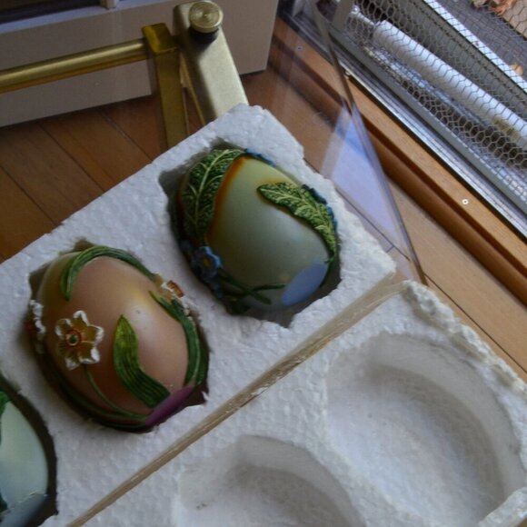 Fitz & Floyd Elegant Eggs Set of 3 Candles - Picture 6 of 8